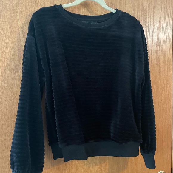 Fuzzy black sweatshirt - Picture 1 of 3